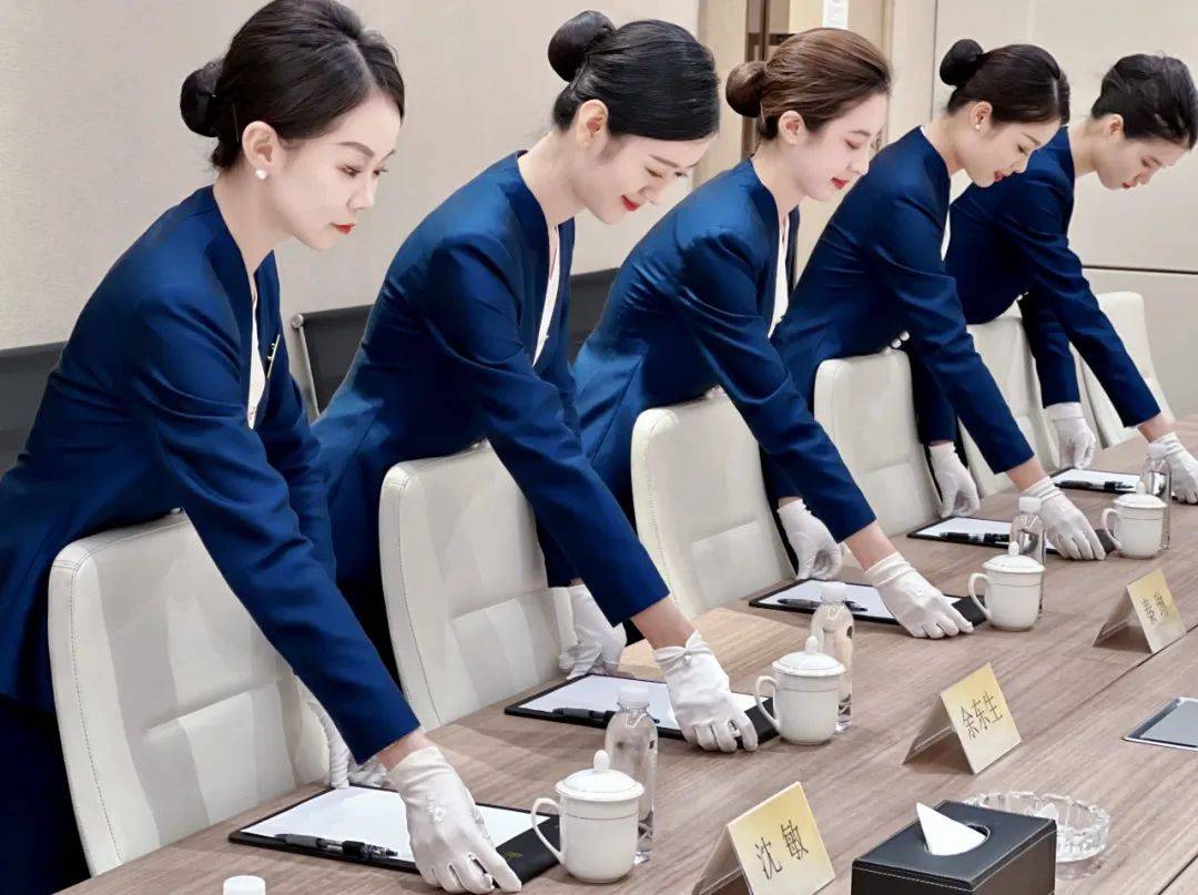 引入三軍儀仗隊禮儀標準，越秀服務打造臻越體系形象名片